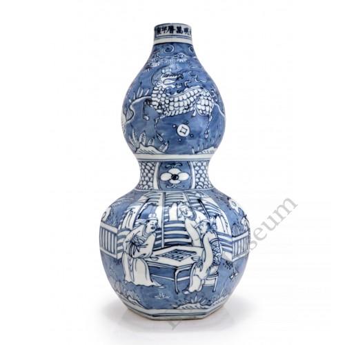 1467 A B&W gourd shape vase with figures